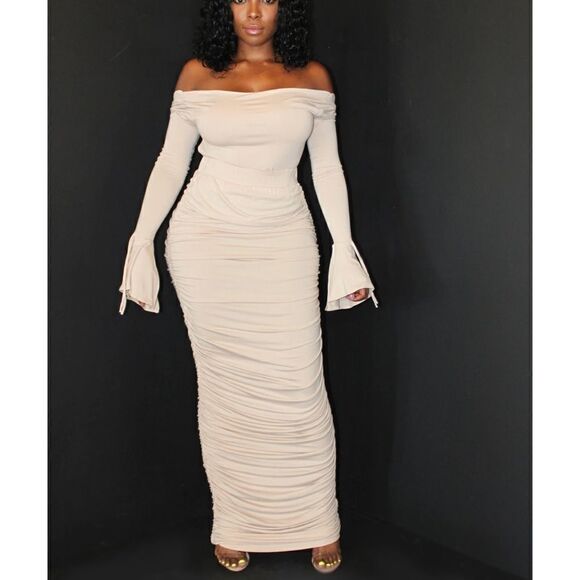 IRREGULAR
EXPOSURE - KIVIE RUGGED SET NUDE - Picture 1 of 8